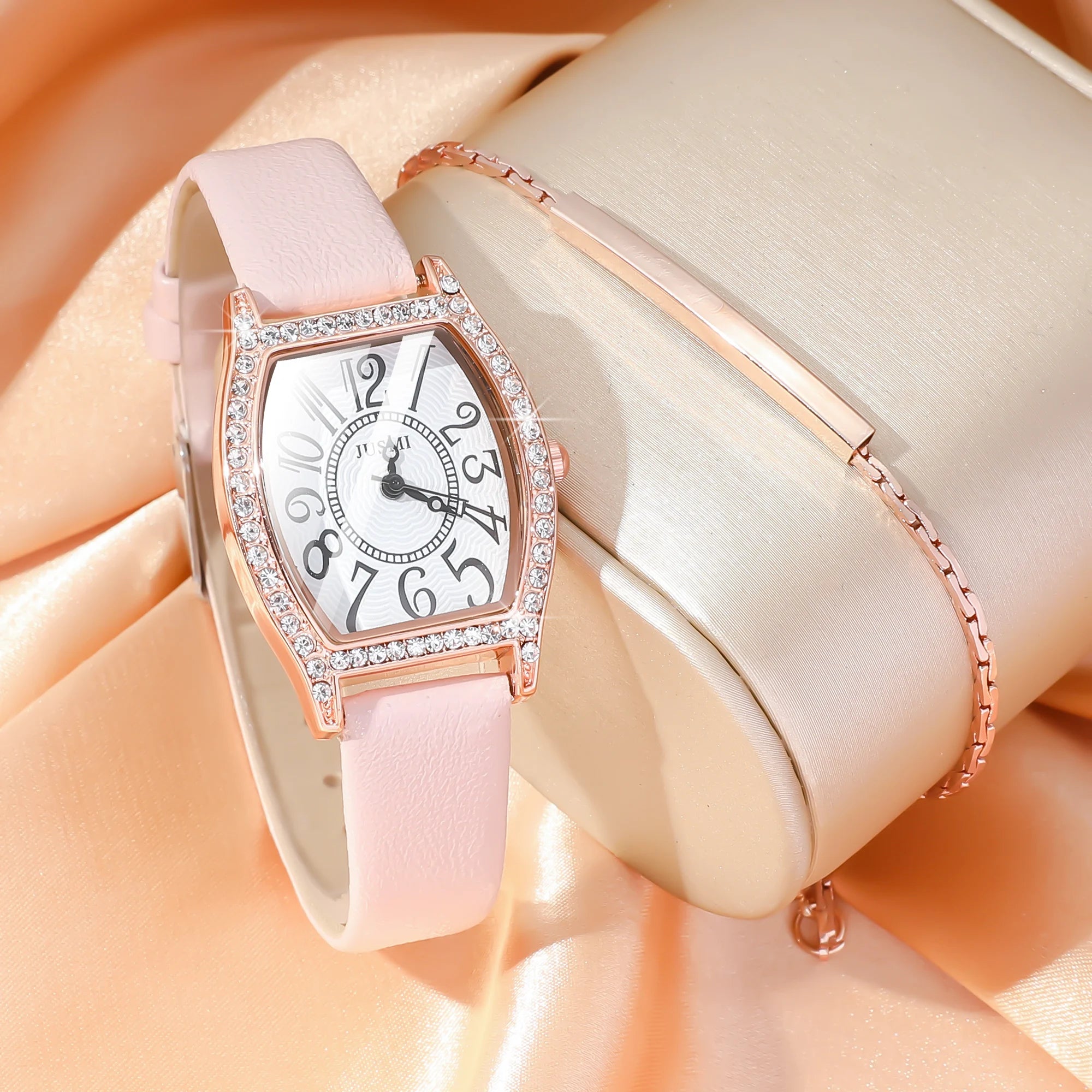 No gift box, small group temperament wine barrel water diamond belt quartz female watch   one word bracelet 2 pieces