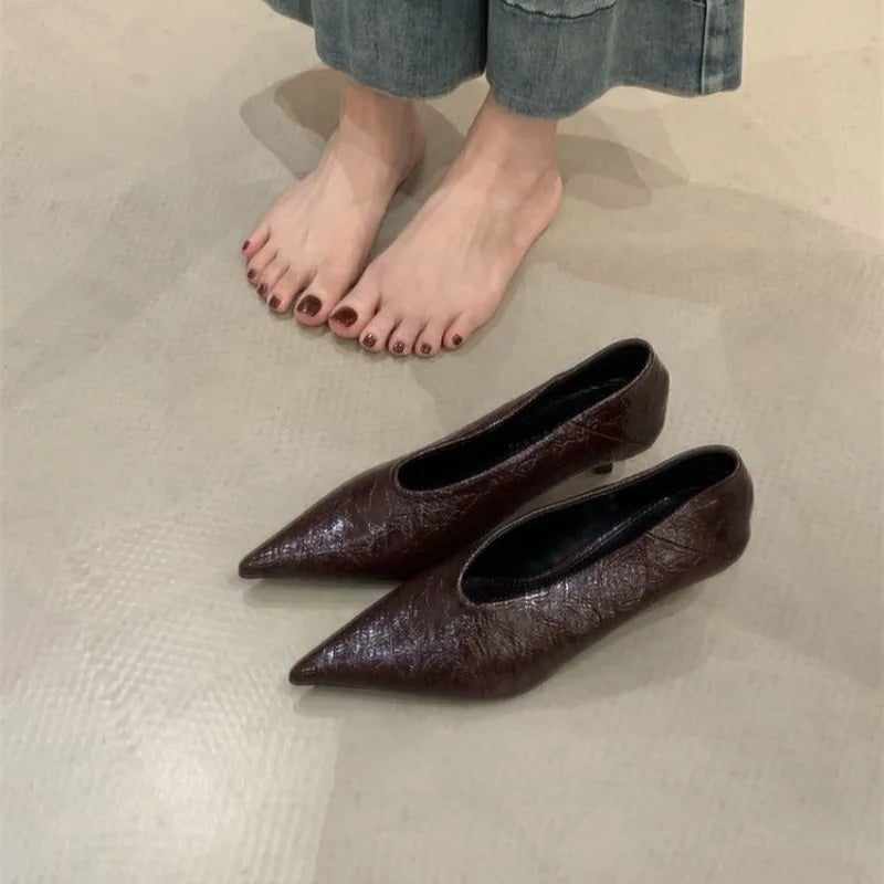 2025 Autumn New Commuter Style Flat Heel Shallow Mouth Pointed Toe Single Shoes Women's Versatile Low Heel Work Shoes