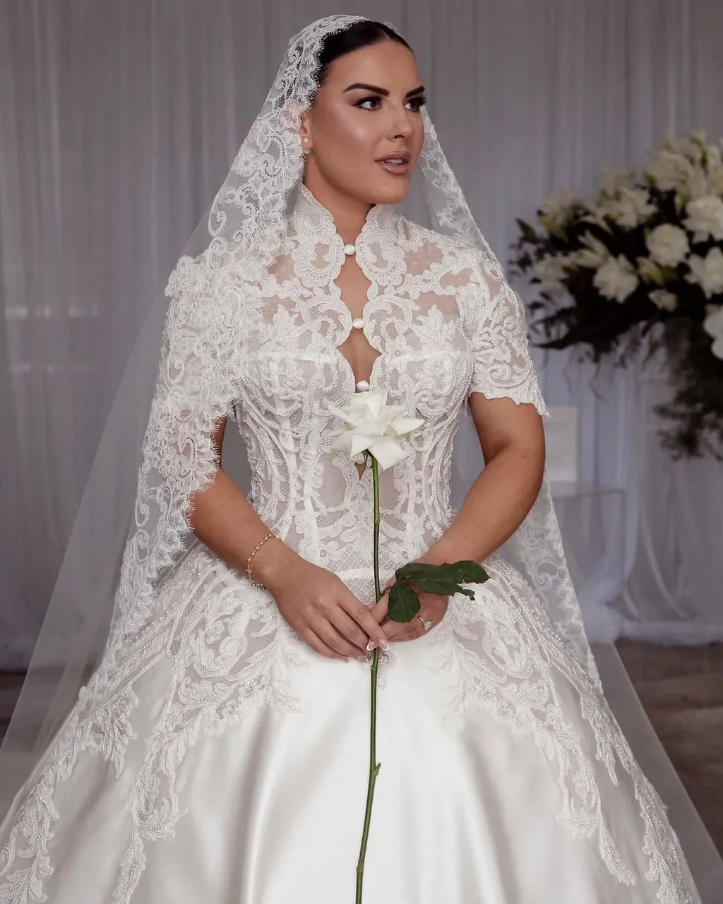 Customized 2026 New Luxury Stand Up Collar Lace Women's Wedding Dress Short Sleeved High Waisted Big Swing Trailing Bridal Gown