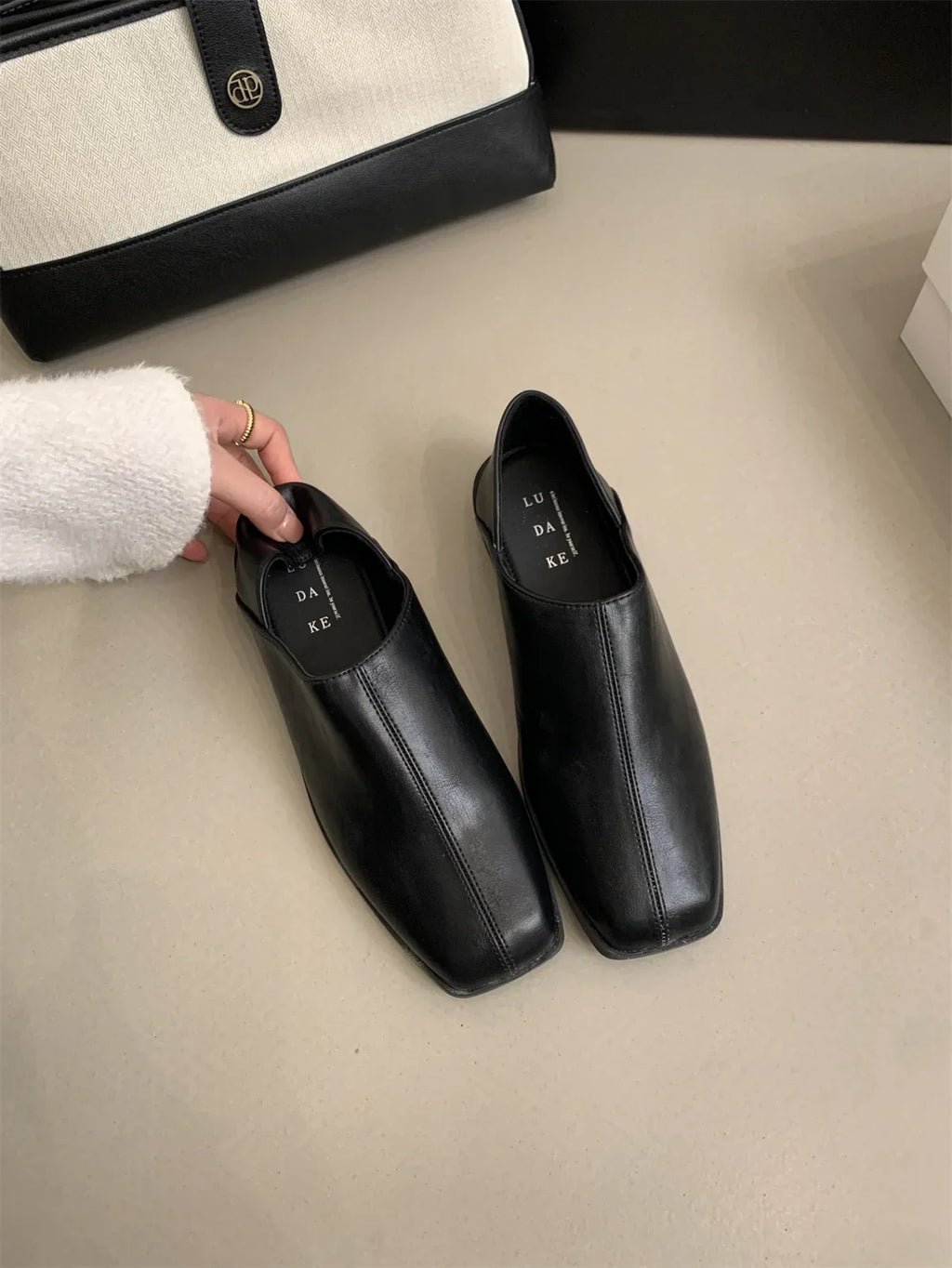 Retro Square Head Flat Leather Shoes Women's Casual Slip-On Soft Leather Flats Korean Sle Autumn Winter Low Heel Loafers