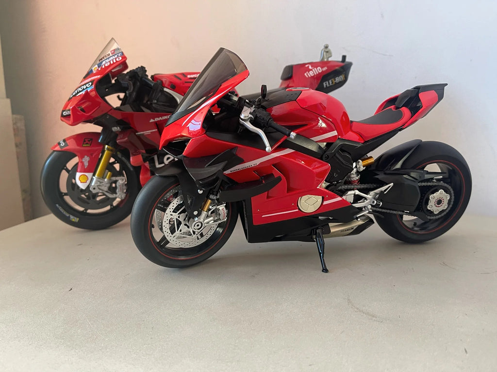 XLG 1:7 Ducati Panigale V4S Motorcycle Model - Alloy Die-Cast with Smoke Effect & Light/Sound Official Licensed Collector‘s Gift