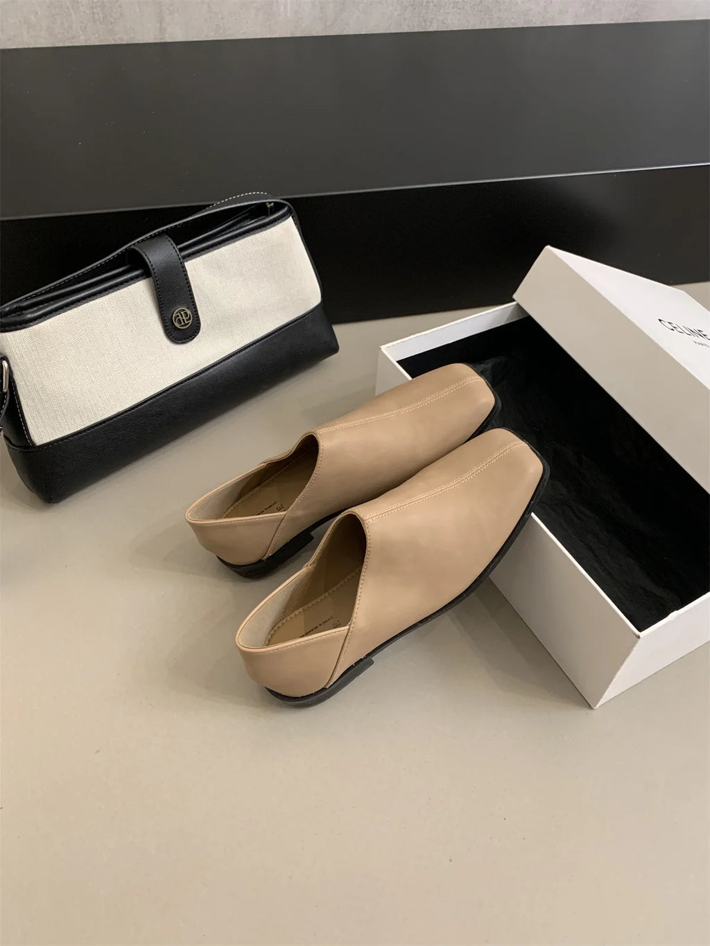 Retro Square Head Flat Leather Shoes Women's Casual Slip-On Soft Leather Flats Korean Sle Autumn Winter Low Heel Loafers