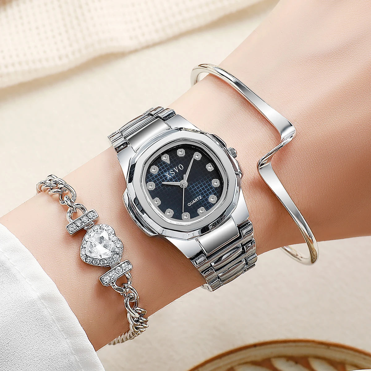 No gift box, small batch watches, Korean version of the square versatile quartz watches   heart-shaped diamond bracelet 3 sets