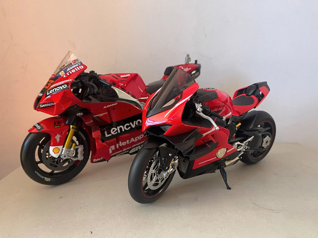 XLG 1:7 Ducati Panigale V4S Motorcycle Model - Alloy Die-Cast with Smoke Effect & Light/Sound Official Licensed Collector‘s Gift