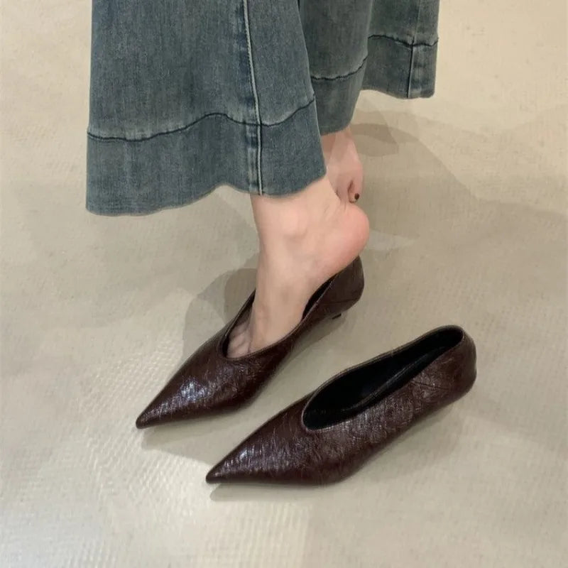 2025 Autumn New Commuter Style Flat Heel Shallow Mouth Pointed Toe Single Shoes Women's Versatile Low Heel Work Shoes