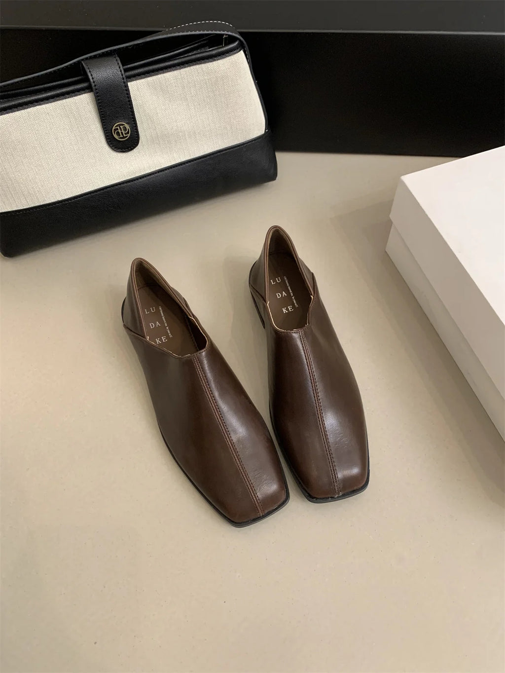 Retro Square Head Flat Leather Shoes Women's Casual Slip-On Soft Leather Flats Korean Sle Autumn Winter Low Heel Loafers